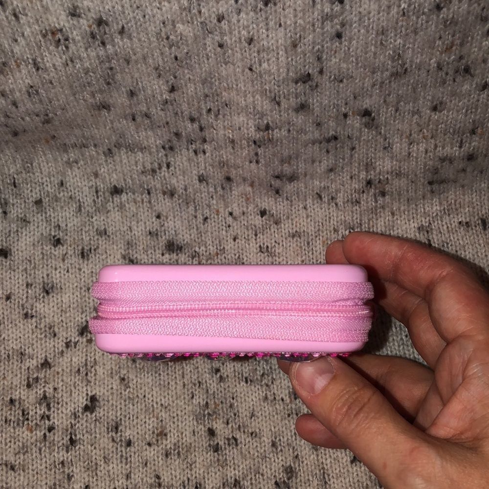 claire’s Rhinestone Hearts Barbie Pink Make Up Zip Around Tin - Picture 8 of 11